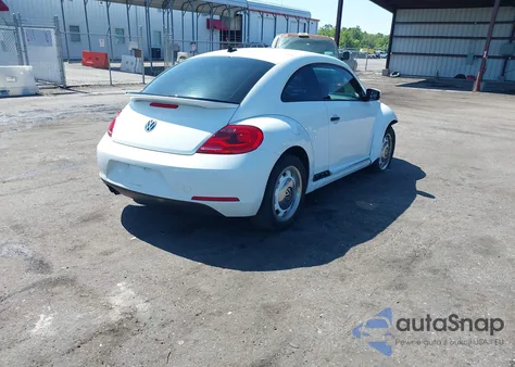 2015 Volkswagen Beetle 1.8T Classic z USA, uszkodzony, nr VIN 3VWF17AT0FM655321